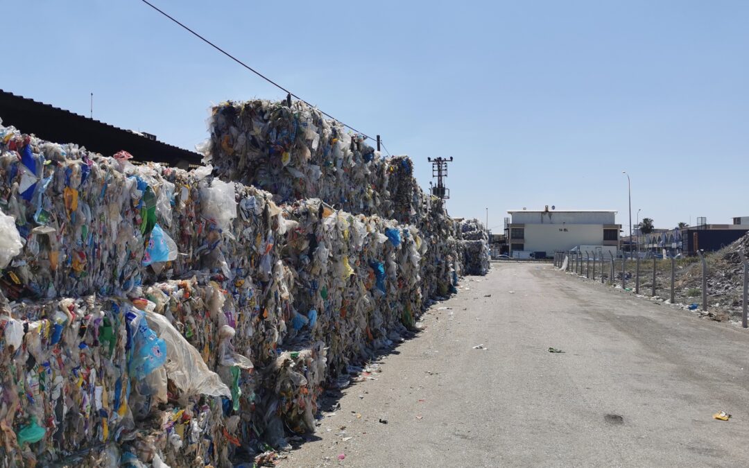 Aktivistler, Nakliye Şirketlerinden Plastik Atıkların Gelişmekte Olan Ülkelere Taşınmasını Durdurmalarını İstiyor!